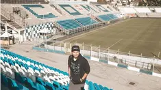 Sebagai seorang selebriti yang mencintai olahraga, Gading Marten merupakan presiden dari klub sepak bola Tanah Air, yaitu Persik Kediri. Tidak heran bila dalam perjalanannya ke Italia, ia berkunjung ke salah satu klub yang namanya sudah populer sejak lama, yaitu Como 1907. (Liputan6.com/IG/@gadiiing)