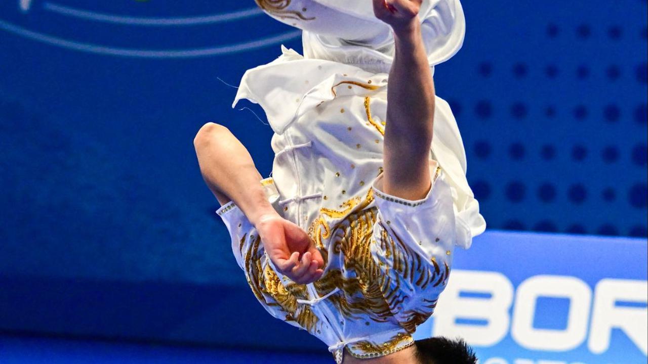 Edgar tampil memukau dengan mendapatkan skor 9,786 dari dewan juri.<br><br>Pencapaian ini telah mengulangi kesuksesan Edgar pada ajang Asian Games 2018. Kala itu, Edgar penyumbang medali perak pertama untuk Indonesia.<br>