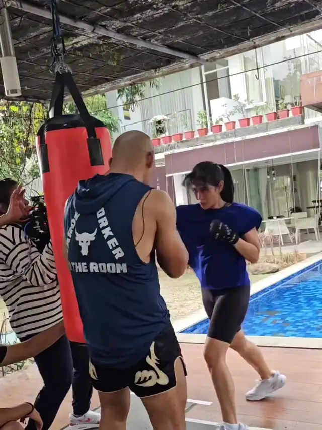 Dian Sastrowardoyo Tinju
