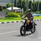 Sepeda motor listrik "Zero DS" dibanderol dengan harga 200 jutaan, Jakarta, Selasa (17/3/2015). Keberadaan Zero akan menjadi alternatif bagi penggemar roda dua. (Liputan6.com/Faisal R Syam)