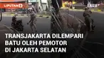 Bus Transjakarta di lempar batu oleh pengendara motor di Lenteng Agung, Jakarta Selatan. Kejadian terjadi Rabu (13/11/2024) di Jalan Raya Lenteng Agung
