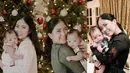 Natal tahun ini jadi Natal pertama Jessica Tanoe menyandang status sebagai seorang ibu. Dalam beberapa unggahan, Jessica Tanoe tampil dengan gaya keibuan meski outfitnya sederhana [@jessicatanoe]