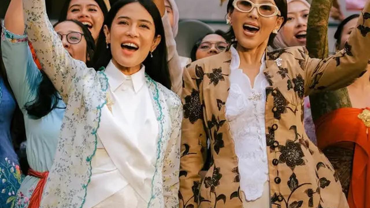 5 Foto Detail Kebaya Dian Sastrowardoyo, Tampil Simpel tapi Memikat di Hari Kebaya Nasional 2025
