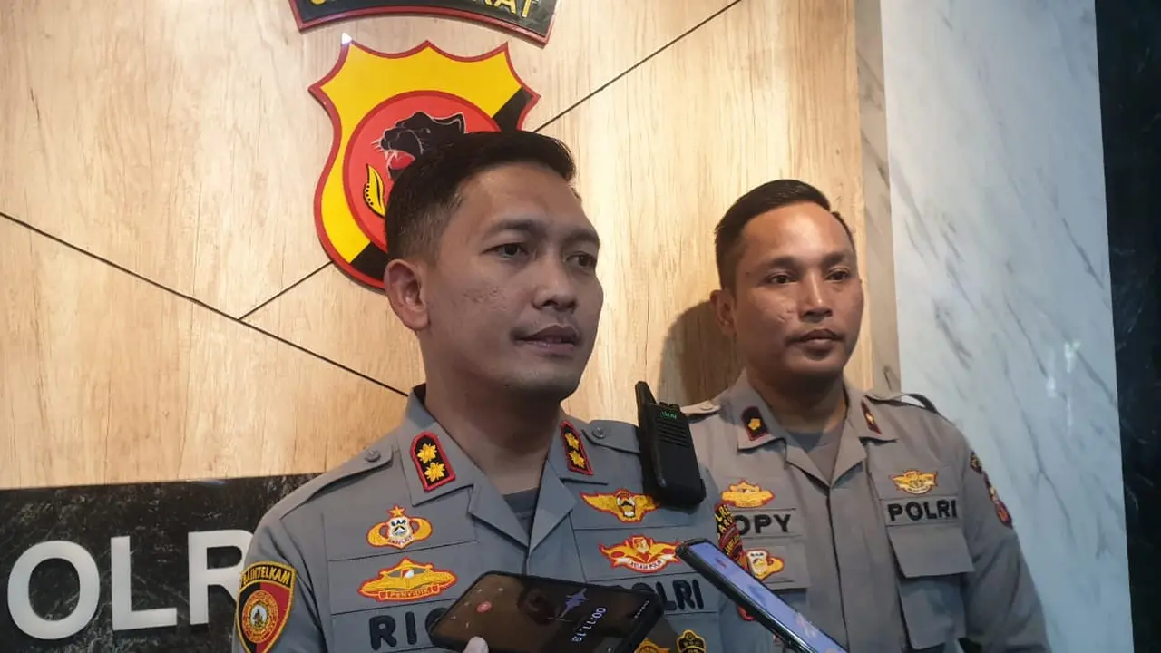 Kepolisian Resort Garut (Polres) Garut, Jawa Barat, mengintruksikan seluruh kepolisian sektor (polsek) di wilayah hukum Garut, mengaktifkan program ‘Ngopi RJ atau Ngobrol Pisaeun Rengse tur Jentre. (Liputan6.com/Jayadi Supriadin)