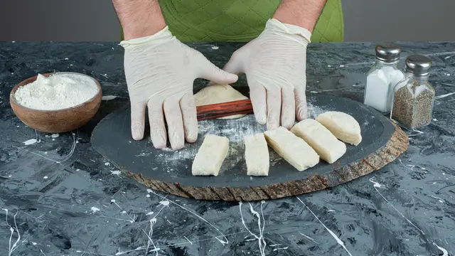 Cukup Pakai Nasi Matang dan Tepung, Ini Cara Membuat Rice Cake ala Korea