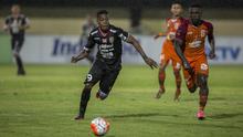 Striker Bali United, Ndumba Makeche, bertekad menjawab kepercayaan pelatih anyar , Hans Peter Schaller.(Bola.com/Vitalis Yogi Trisna