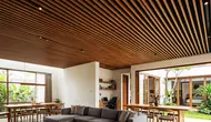 8 Inspirasi Desain Plafon Kayu Unik yang Bikin Rumah Terasa Hangat, Berkarakter, dan Berkelas