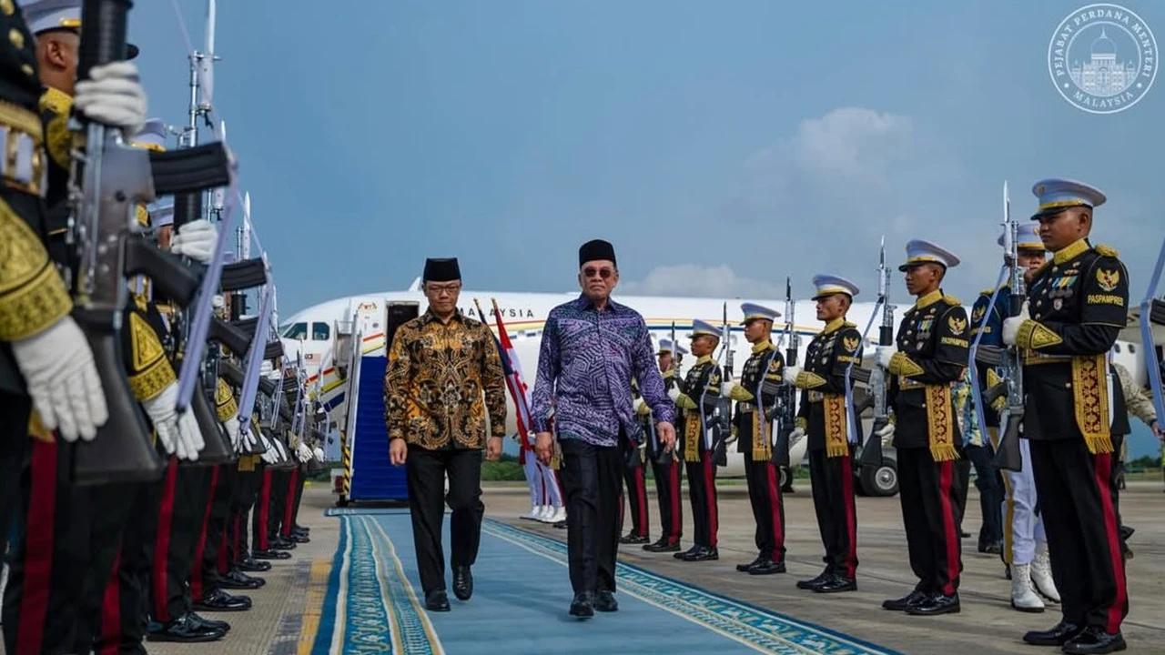 Menlu Sugiono Sambut PM Malaysia Anwar Ibrahim Lanjut Temui Presiden Prabowo di Istana