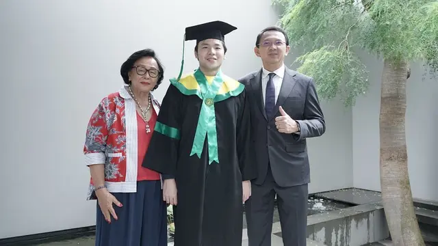 7 Potret Wisuda Nicholas Sean, Putra Ahok yang Jadi Dokter Muda