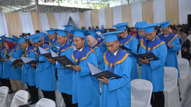 Wisuda STMIK Komputama Cilacap, Jawa Tengah, Selasa (12/12/2023). (Foto: Liputan6.com/STMIk Komputama)