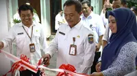 Kepala Badan Strategi Kebijakan Dalam Negeri (BSKDN) Kementerian Dalam Negeri (Kemendagri) Yusharto Huntoyungo meresmikan fasilitas studio guna informasi yang cepat menyoal indeks. (Foto: Istimewa).