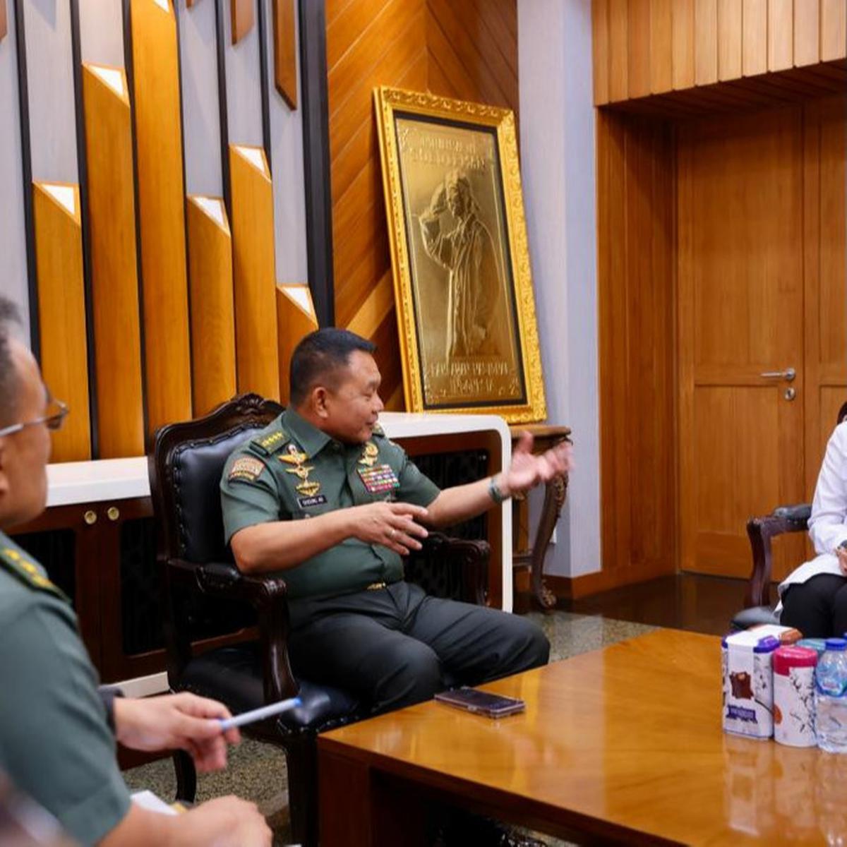 Bupati Banyuwangi IpuK Fiestiandani beretemu KSAD Jendral TNI dudung Abdurachman membahas tindfak lanjut revitalisasi asrama inggrisan (Istimewa)
