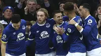 Para pemain Everton merayakan gol Kevin Mirallas ke gawang Manchester City. (Peter Byrne/PA via AP)
