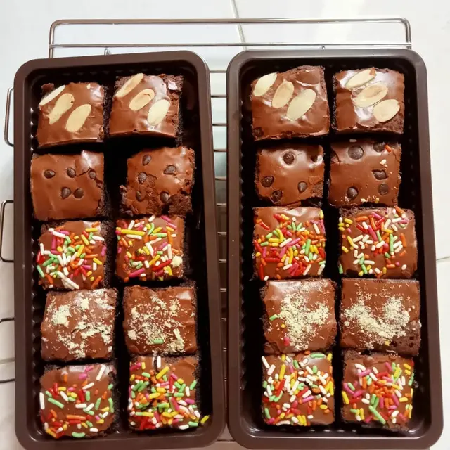 Dari Kelapa Tart hingga Brownies Shiny, Menu Andalan Raya Bakery Wajib Dicicipi