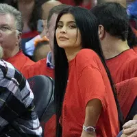 Sejak kelahiran Stormi Webster, Kylie Jenner dan Travis Scott pun mengasuh si mungkil dengan telaten. Mereka berdua kini tengah berdansa di atas kebahagian. (Entertainment Tonight)