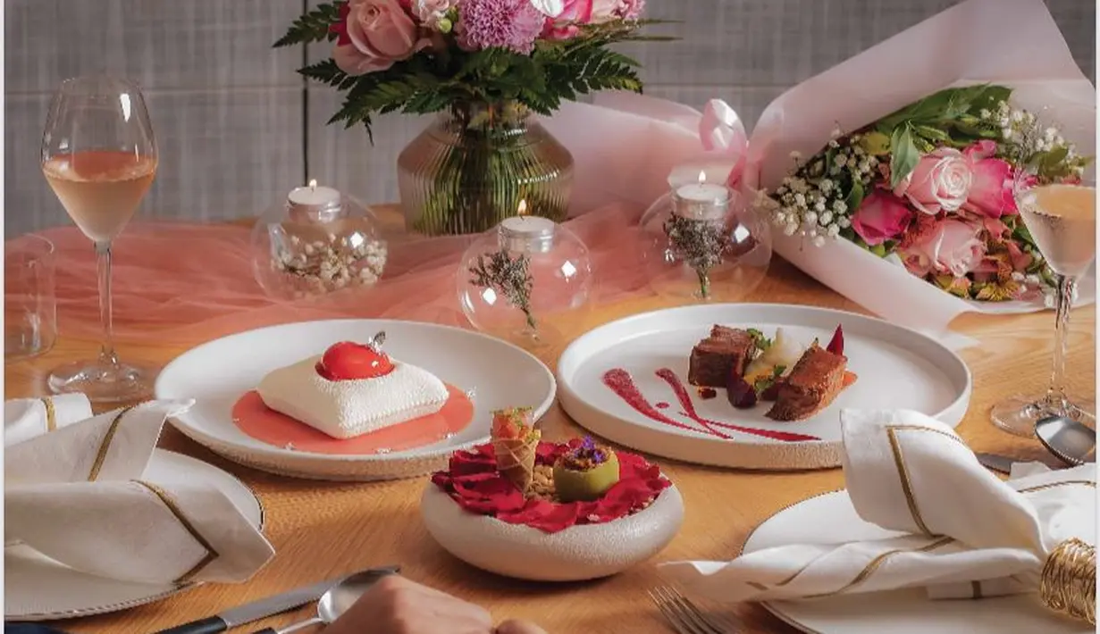 Intip suguhan spesial di Bel Étage dengan four-course set menu bersama N.V. Chandon Brut Rosé. Nikmati kelezatannya dengan harga mulai dari IDR 2,888,000 ++ per couple. / Foto dok: The St. Regis Jakarta.