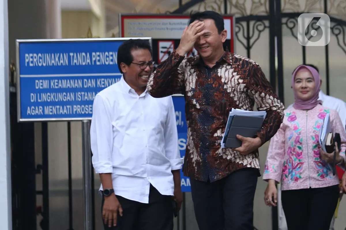 Senyum Ahok Usai Temui Jokowi di Istana