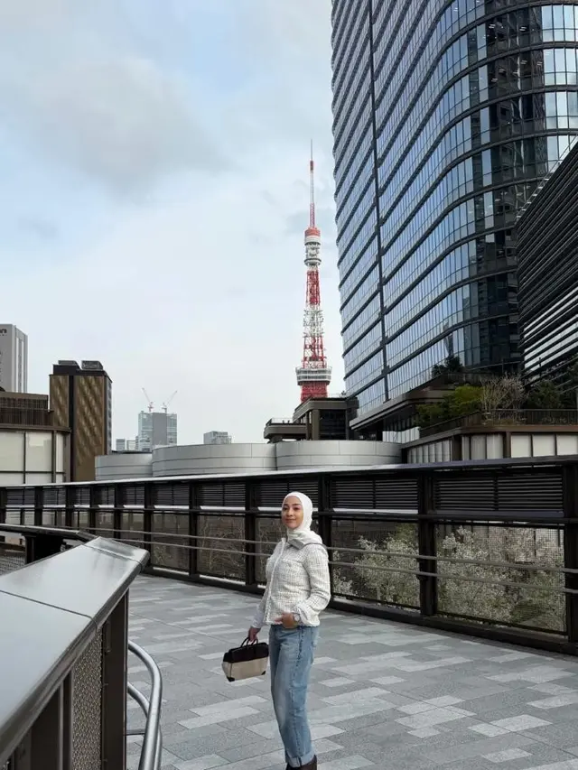 Makin Konsisten Berhijab, Gaya Liburan Nikita Willy di Jepang Curi Atensi