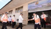 Selain mengunjungi posko siaga bencana, Menteri PUPR Basuki Hadimuljono juga mengunjungi lokasi pengungsi korban terdampak gunung agung.