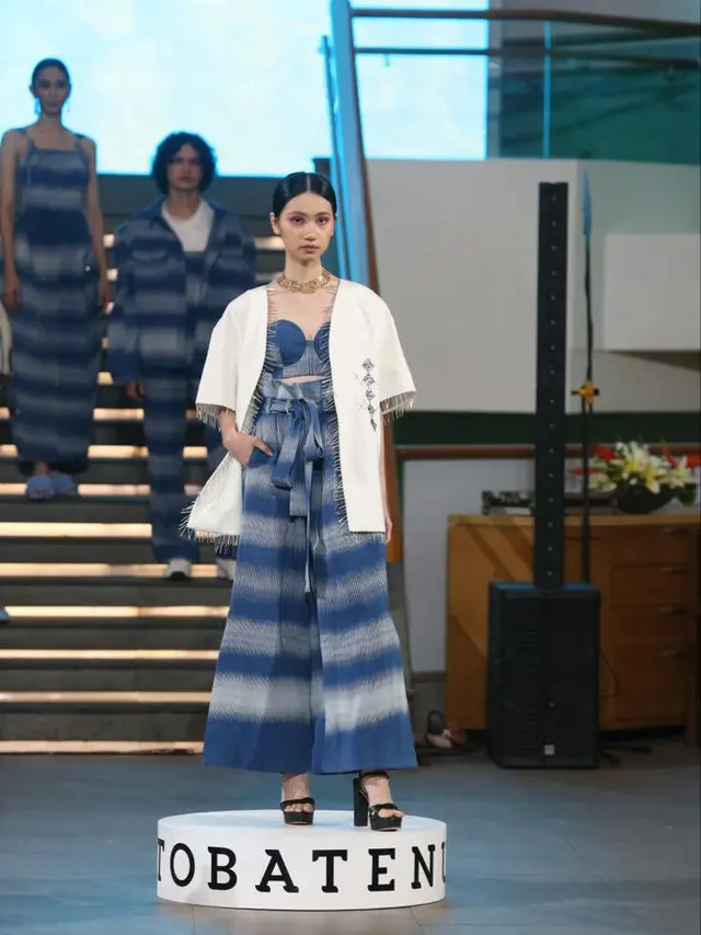 Kreasi Seni Pahat Batak dalam Koleksi Teranyar Tobatenun ‘Kayu dan Kosmos’