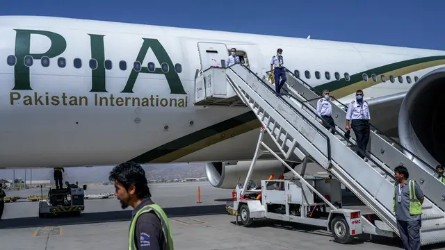 Penerbangan Komersial Asing Pertama Mendarat di Kabul