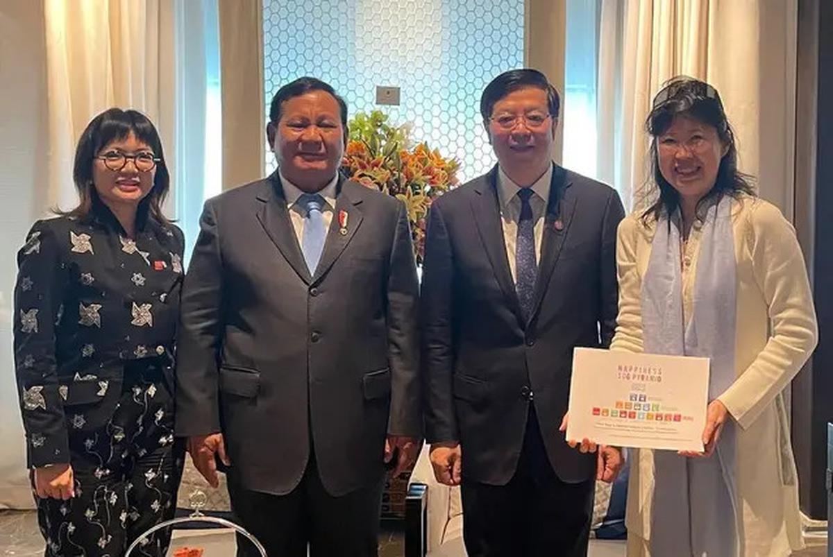Selain Sepatu, Berikut Deretan Fashion Item Prof Stella Christie yang Jadi Incaran Warganet