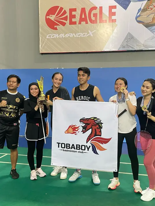 Tobaboy, klub bulu tangkis yang jadi sarana Lesti dan Memes mendapatkan tubuh yang bugar. Bahkan mereka punya prestasi tersendiri. (Liputan6.com/IG/@memes_prameswari).