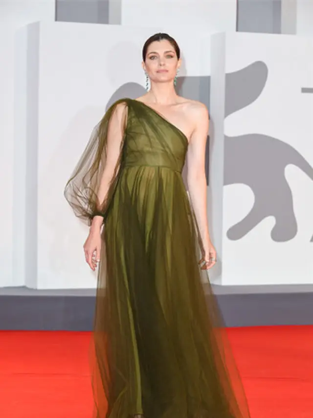 Tips Memilih Gaun untuk Acara Malam agar Tampil Elegan