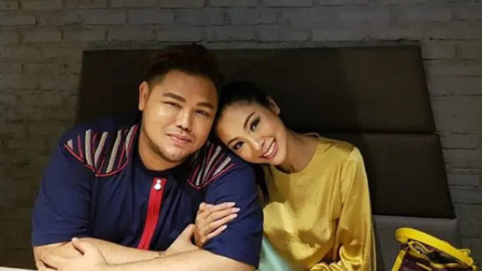 Sederet Pose Mesra Ivan Gunawan dan Sang Kekasih