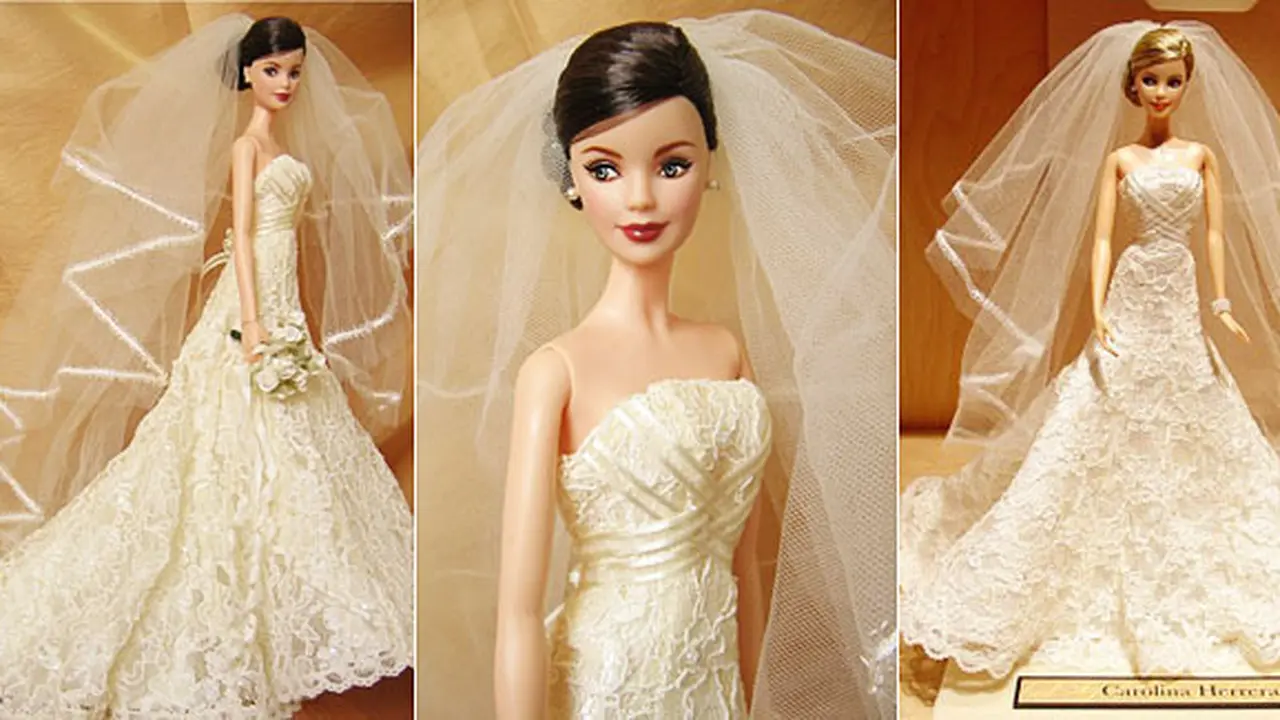 Gaun rancangan Carolina Herrera | Foto: copyright dollplanet.ru