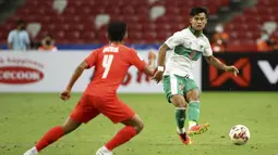 Pratama Arhan. Bek sayap kiri Timnas Indonesia berusia 20 tahun ini tampil apik sejauh ini. Dua gol dan dua assist mampu disumbangkannya. Sayang, pemain yang mempunyai kemampuan lemparan jarak jauh ciamik ini tidak turun di final leg pertama akibat akumulasi kartu kuning. (AP/Suhaimi Abdullah)