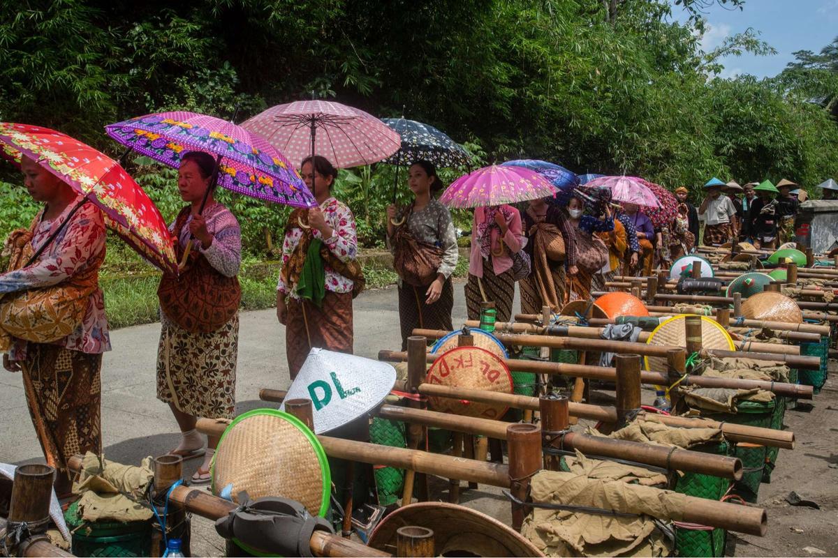 Masyarakat adat Bonokeling jalan kaki 40 km untuk ziarahi leluhur jelang Ramadan