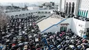 Ribuan umat Muslim di Seoul, Korea Selatan merayakan Hari Raya Idul Fitri 1446 Hijriah yang jatuh pada 31 Maret 2025. (YASUYOSHI CHIBA/AFP)