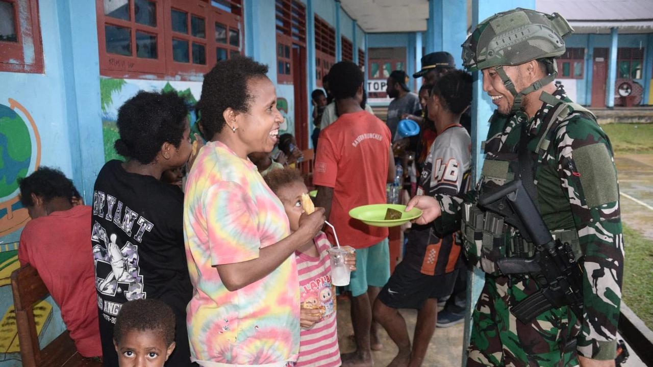 FOTO: Operasi TNI di Papua Tegas dan Humanis Amankan Warga