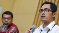 Kabiro Humas KPK, Febri Diansyah memberi keterangan kepada awak media di gedung KPK, Jakarta, Selasa (6/12). Dalam keterangan tersebut, KPK telah menetapkan Bupati Nganjuk, Taufiqurahman sebagai tersangka kasus dugaan korupsi. (Liputan6.com/Helmi Affandi)