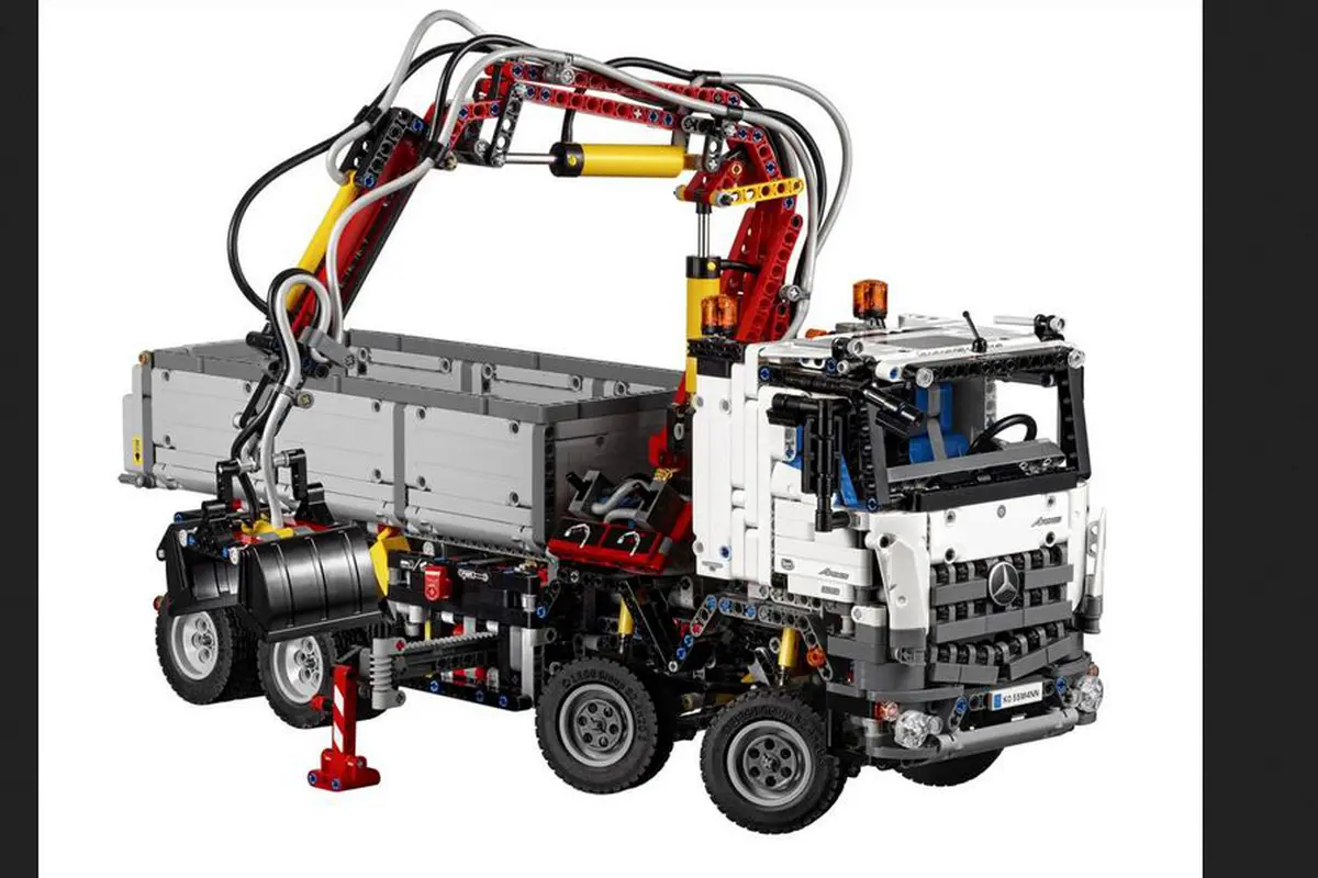 Lego Mercedes-Benz Arocs 3245 