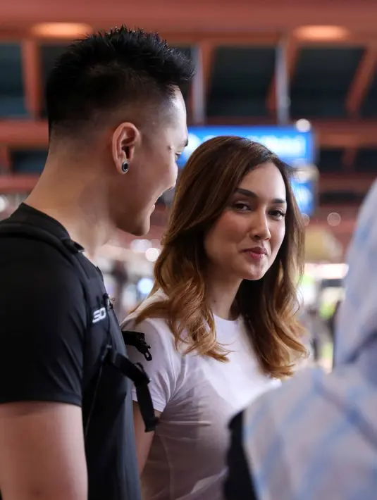 Bukan Demian kalau tidak melakukan atraksi yang menantang. Seperti yang akan dilakukannya dalam penampilannya di AGT babak selanjutnya. Kabarnya, atraksinya itu lebih menantang dan berbahaya. (Nurwahyunan/Bintang.com)