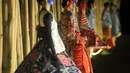 Lakon indonesia menggelar fashion show koleksi terbaru untuk memperingati spirit Hari Batik Nasional, tanggal 9 Oktober 2021 silam di kompleks Candi Prambanan.