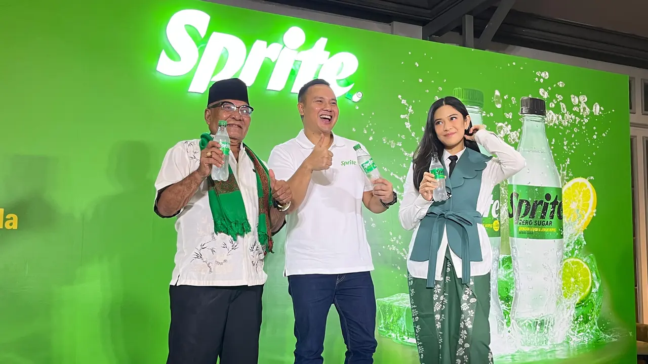 Konferensi pers Sprite yang diadakan pada Rabu (19/02/2024), Dian Sastrowardoyo, Haji Bolot, dan Andes Gumilang berbagi pengalaman mereka tentang keseruan berbuka puasa (Dok/Fimela.com/Rianti Fitri Wulandari)