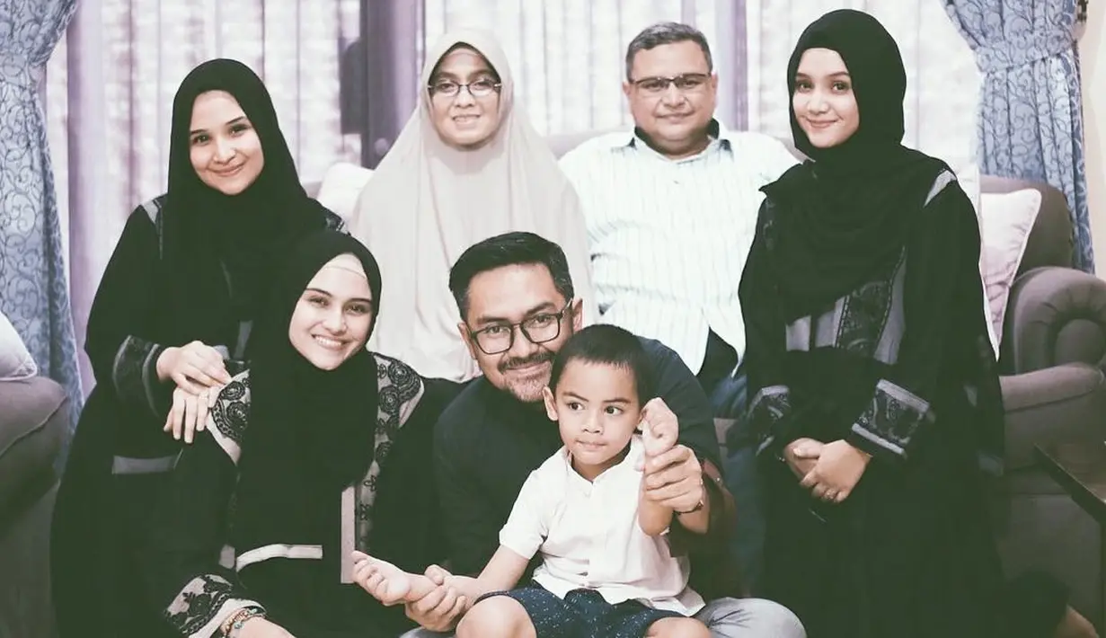 Sarah Shahab (Instagram/zeezeeshahab)