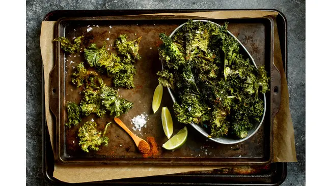 Ternyata Kale juga bisa dijadikan camilan sehat. (Foto:cooking.nytimes.com)