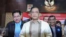 Calon pimpinan KPK, Mayjen TNI (Purn) Hendardji Soepandji berjalan keluar usai mengikuti wawancara tahap akhir di Gedung Sekretariat Negara, Jakarta, Selasa (25/8/2015). Hari ini, 7 orang capim menghadapi wawancara tahap akhir.(Liputan6.com/Faizal Fanani)