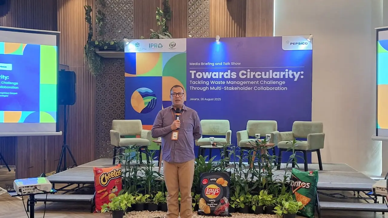 Baru sebagian kecil rumah tangga di Indonesia yang rutin memilah sampah. Jika tak ditangani, tumpukan sampah plastik bisa berpotensi memicu penyebaran penyakit menular. (Foto: Adinda Retno Aryani/Liputan6.com)