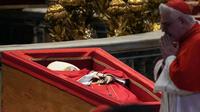 Dalam wasiatnya, Paus Fransiskus memutuskan ingin dimakamkan di Basilika St. Mary Major, Roma. (Dimitar DILKOFF/AFP)