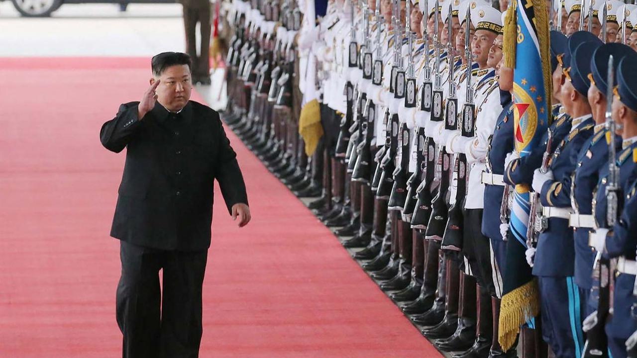 Pemimpin Korea Utara, Kim&nbsp;Jong-un dilaporkan melakukan kunjungan ke Vladivostok, Rusia, untuk bertemu dengan Presiden Vladimir Putin.<br>