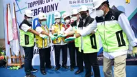 Menteri BUMN Erick Thohir bersama Menteri PUPR Basuki Hadimuljono menghadiri prosesi topping off Tower Cattleya, Samesta Mahata Serpong, Sabtu (17/4/2021). (Dok. Kementerian PUPR)