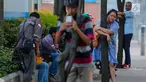 Sejumlah massa dari Koalisi Pejalan Kaki, KPBB, dan Thamrin School of Climate Change and Sustainability menggelar aksi #ayopelukpohonini di Jalan Sudirman, Jakarta, Jumat (22/9). (Liputan6.com/Faizal Fanani)