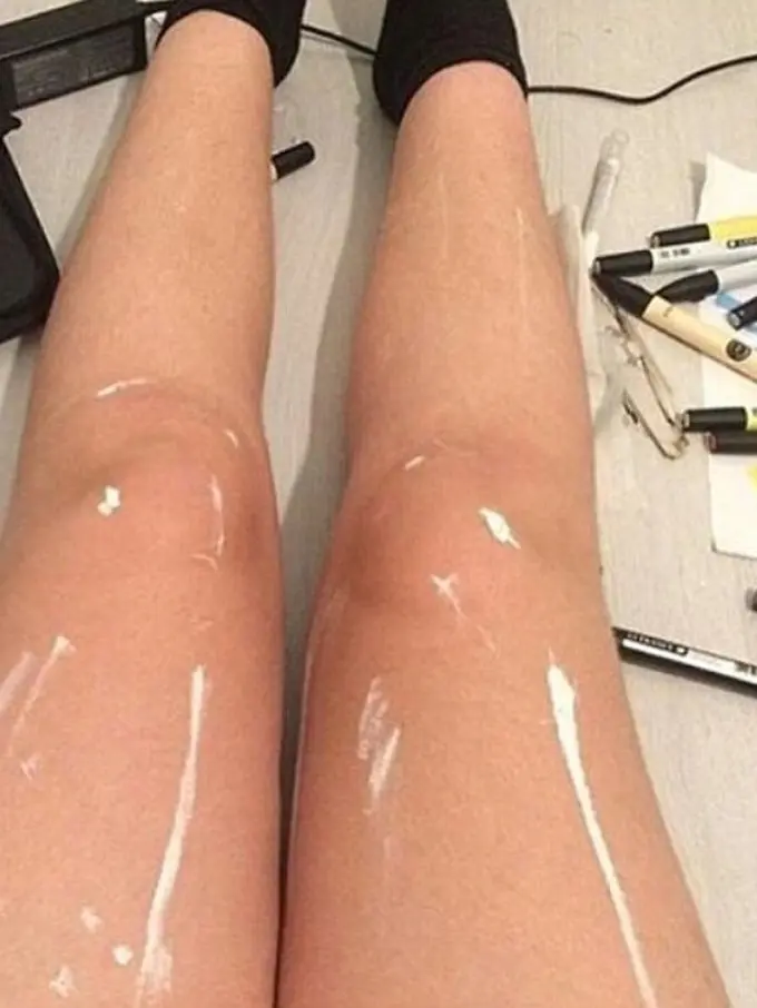 [Bintang] Ilusi Optik Baru, Coba Tebak! Ini Kaki Kena Minyak Atau Cat?