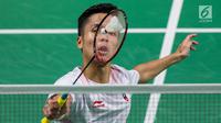 Pebulutangkis Indonesia, Anthony Ginting, saat melawan wakil China Taipei, Chou Tien-chen, pada laga Asian Games di Istora, Jakarta, Senin (27/8/2018). Anthony Ginting kalah 21-16, 21-23, dan 17-21. (Bola.com/Vitalis Yogi Trisna)