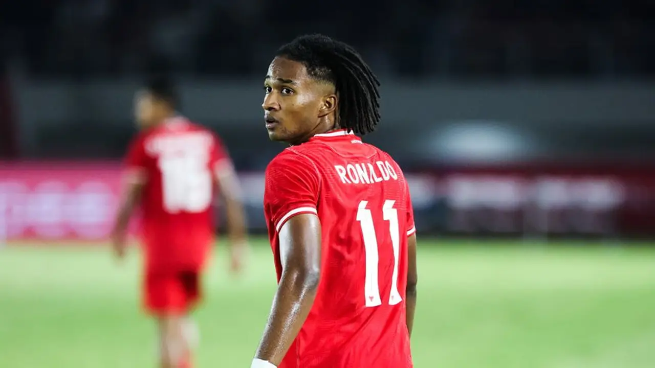 Aksi Ronaldo Kwateh ketika membela Timnas Indonesia di Piala AFF 2024. (c) Bola.net/Abdul Aziz